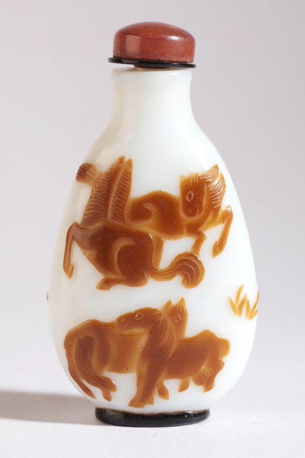 A CHINESE GLASS SNUFF BOTTLE