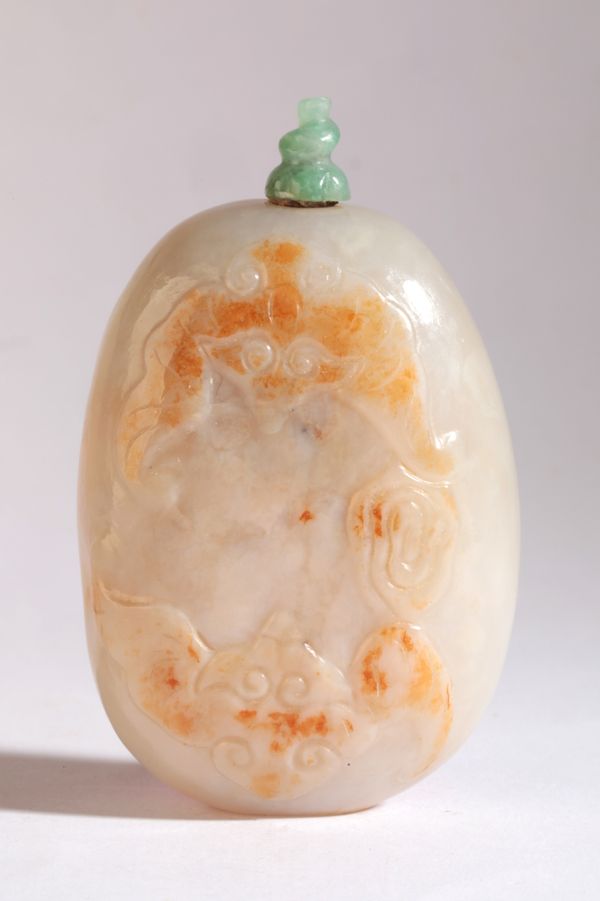 A CHINESE JADE SNUFF BOTTLE