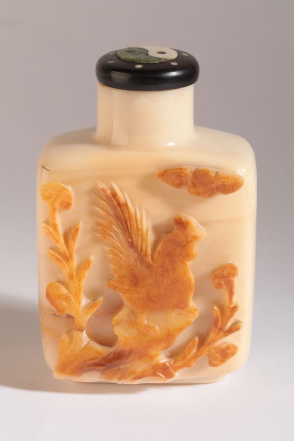 A CHINESE CARVED STONE SNUFF BOTTLE