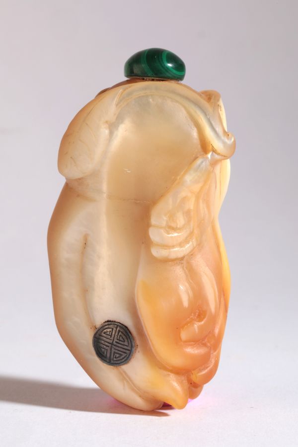 A CHINESE MOTHER OF PEARL SNUFF BOTTLE