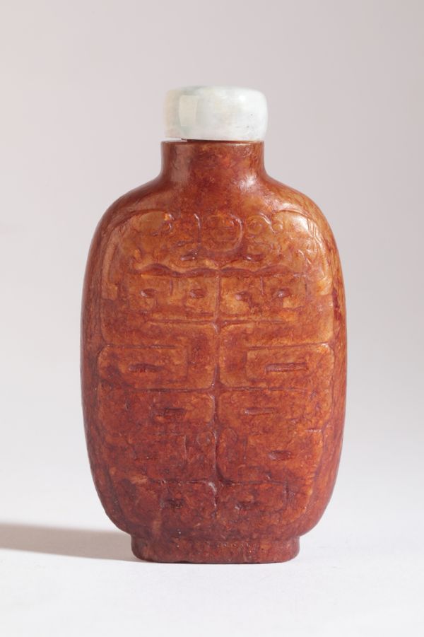 A CHINESE BROWN JADE SNUFF BOTTLE