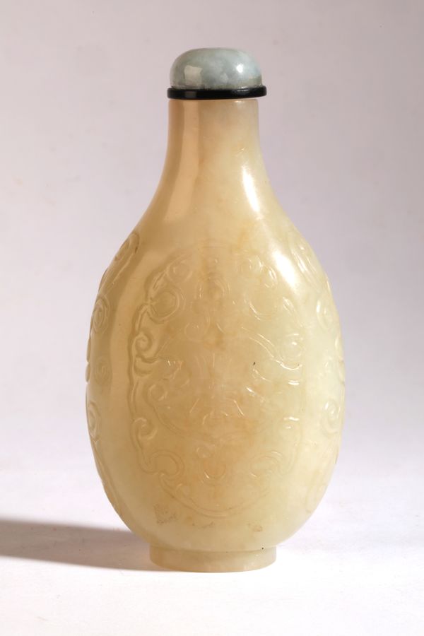 A CHINESE PALE GREEN JADE SNUFF BOTTLE