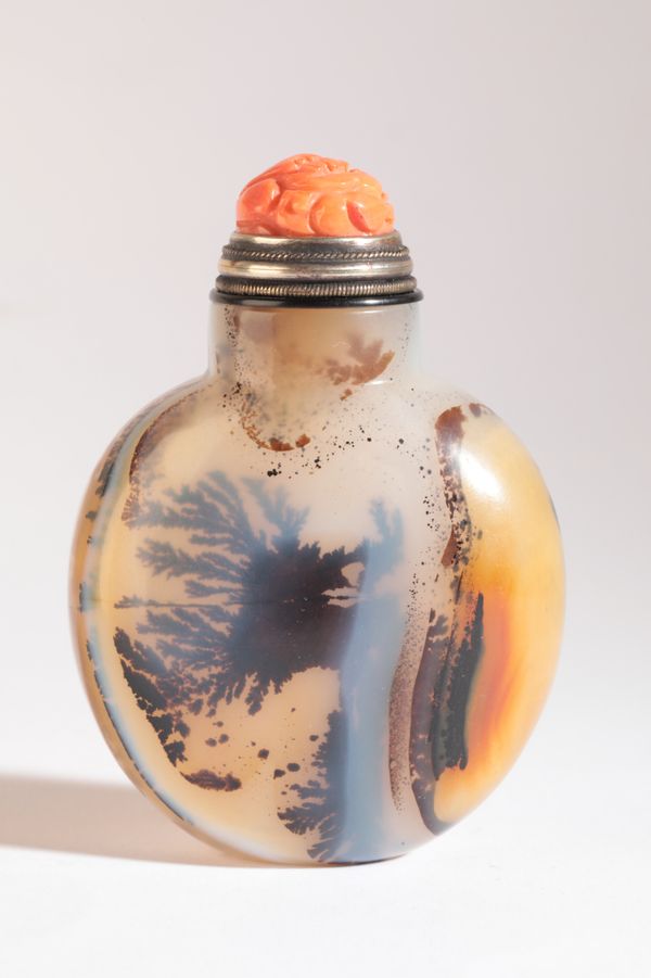 A CHINESE SNUFF BOTTLE