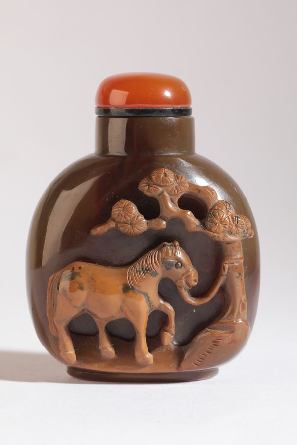 A CHINESE JASPER SNUFF BOTTLE