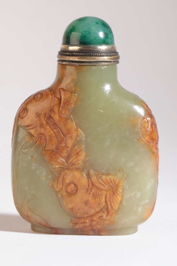 A CHINESE JADE SNUFF BOTTLE