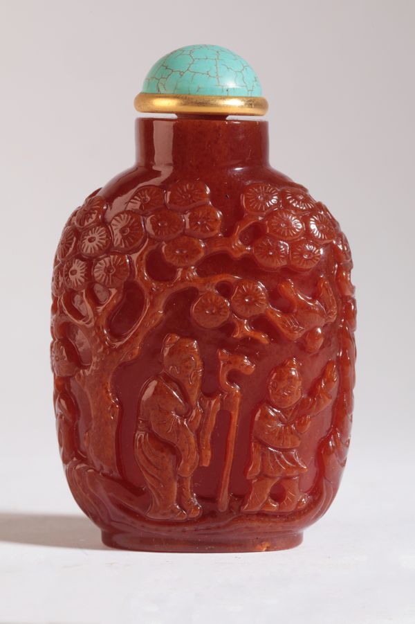 A CHINESE AMBER SNUFF BOTTLE