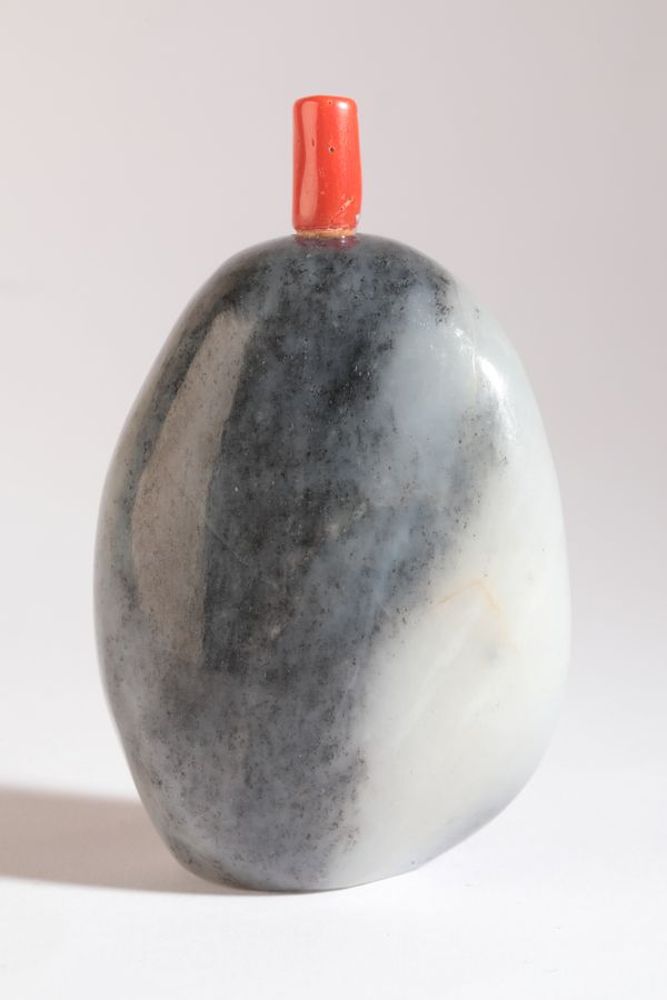 A CHINESE JADE 'PEBBLE' FORM SNUFF BOTTLE