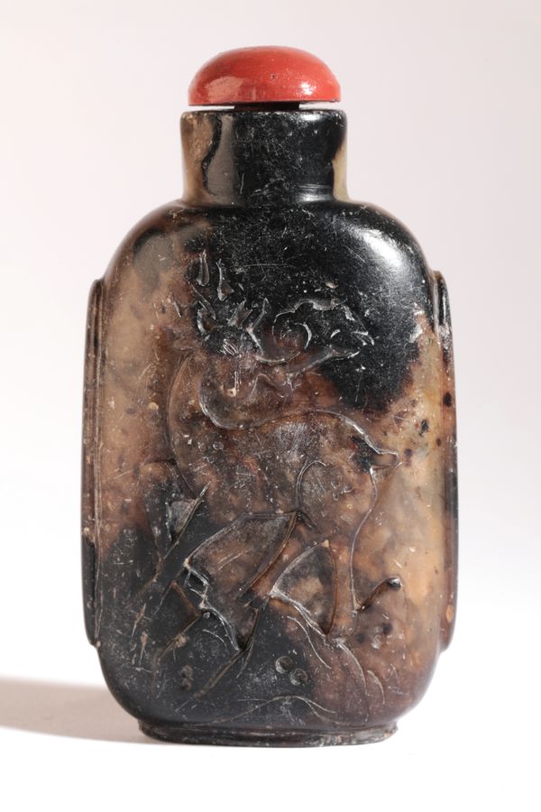 A CHINESE SOAPSTONE SNUFF BOTTLE