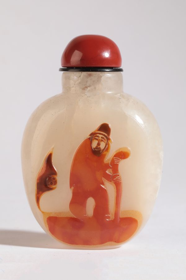 A CHINESE QUARTZ SNUFF BOTTLE