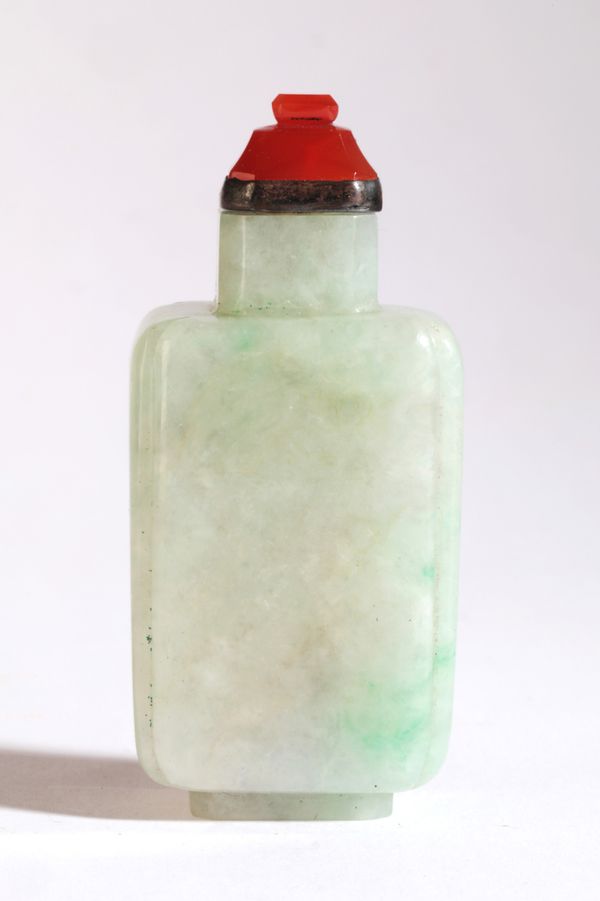 A CHINESE JADEITE SNUFF BOTTLE