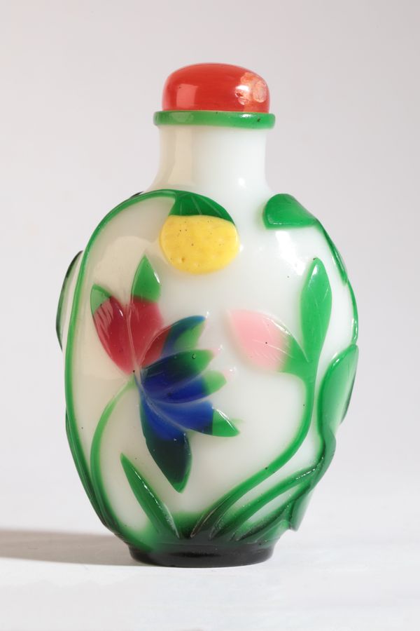 A CHINESE GLASS SNUFF BOTTLE