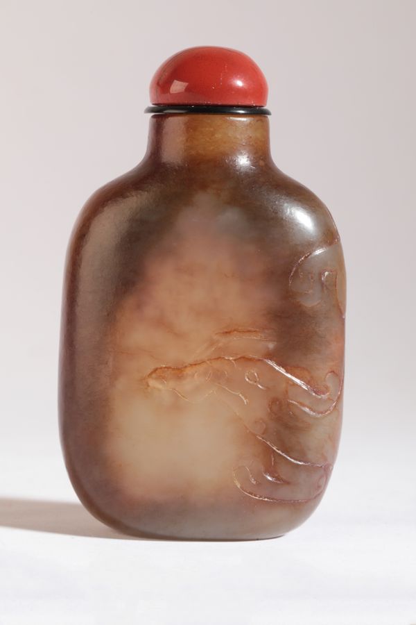 A CHINESE JADE SNUFF BOTTLE