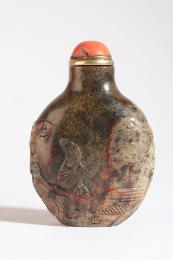 A CHINESE JADE SNUFF BOTTLE