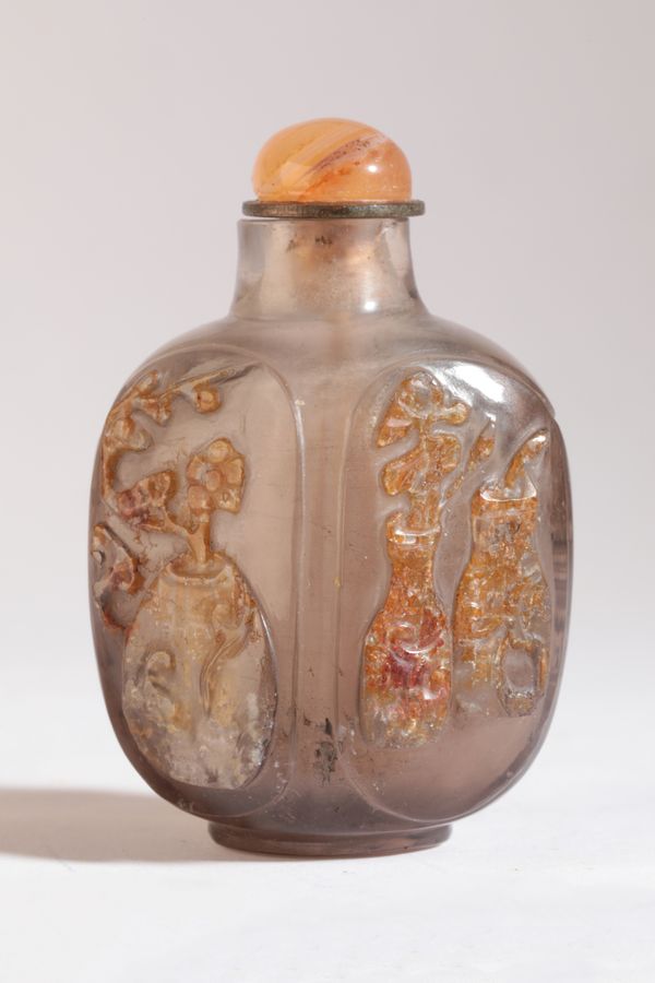 A CHINESE CRYSTAL SNUFF BOTTLE