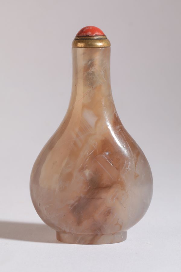 A CHINESE AGATE SNUFF BOTTLE