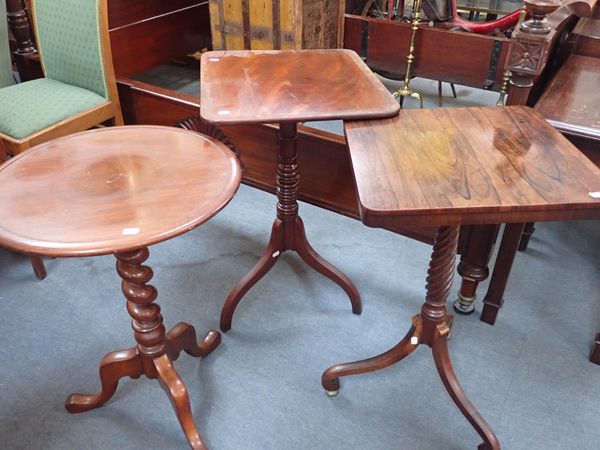 A 19th CENTURY ROSEWOOD TRIPOD TABLE