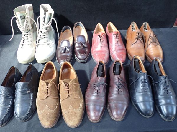 A COLLECTION OF GENTLEMENS SHOES