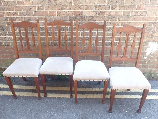 A SET OF FOUR OAK ARTS & CRAFTS STYLE DINING CHAIRS