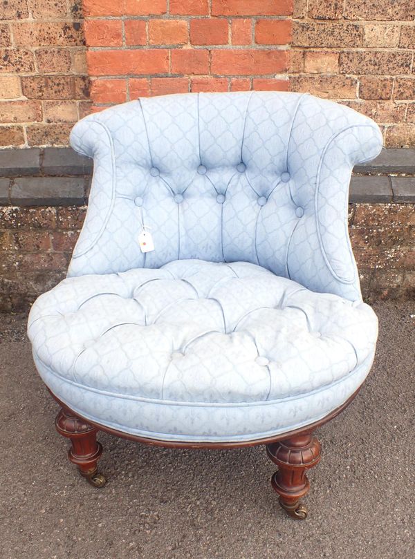 A VICTORIAN UPHOLSTERED TUB CHAIR