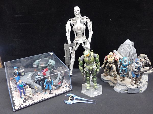 A COLLECTION OF FIGURES FROM GAMES 'HALO' AND 'TERMINATOR'