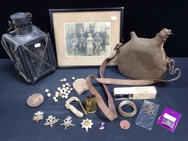 A COLLECTION OF MILITARIA