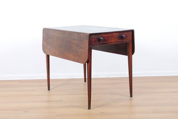 A MAHOGANY AND SATINWOOD INLAID PEMBROKE TABLE