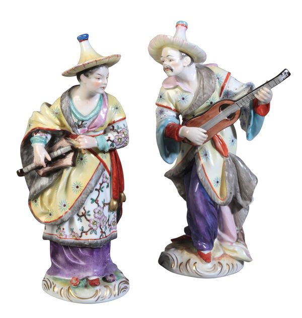 A PAIR OF GERMAN PORCELAIN FIGURES OF CHINESE MUSICIANS