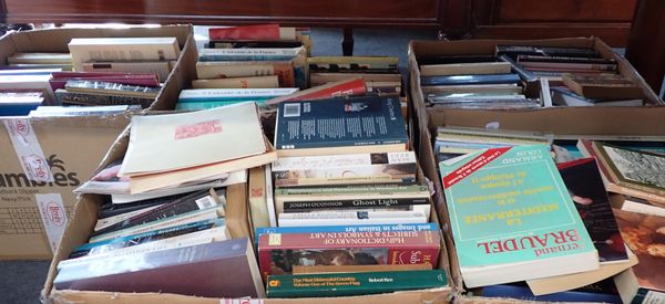 A LARGE QUANTITY OF MISCELLANEOUS PAPERBACK BOOKS