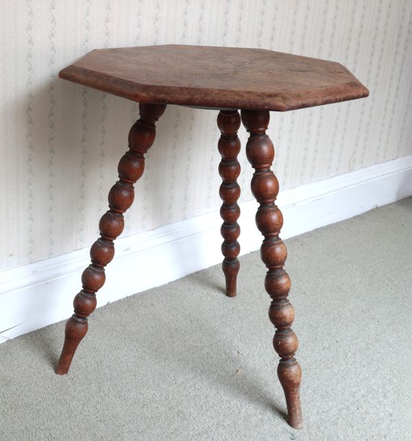 AN OAK 'GYPSY' TABLE