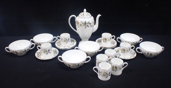 A QUANTITY OF WEDGWOOD 'BEACONSFIELD' WARE