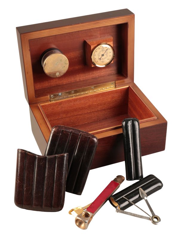 AN ITALIAN MAHOGANY HUMIDOR