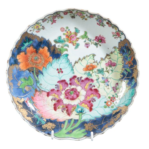 A CHINESE PORCELAIN 'TABACCO LEAF' PLATE