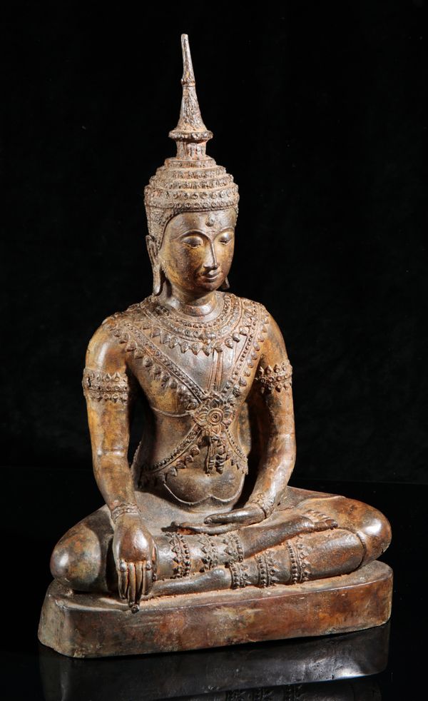 A THAI BRONZE FIGURE OF SEATED BUDDHA