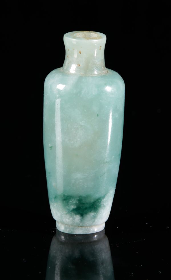 A CHINESE JADE SNUFF BOTTLE