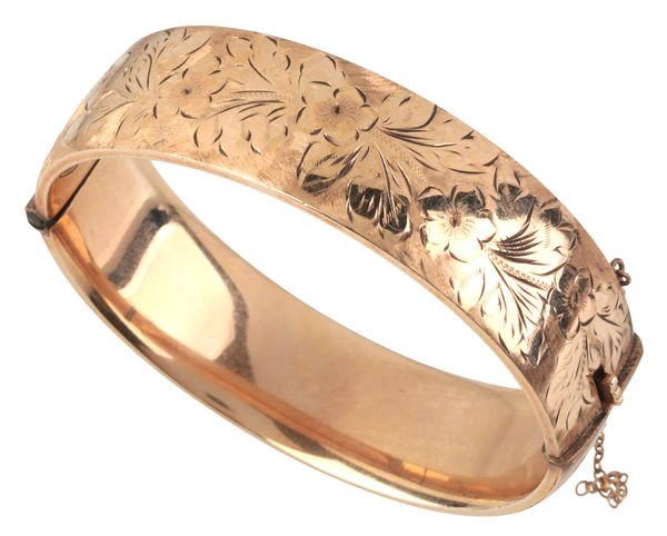 A ROLLED GOLD BANGLE