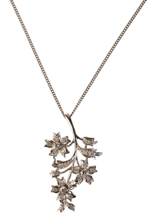 A DIAMOND FLOWER PENDANT NECKLACE