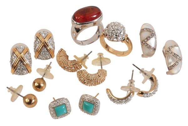 A COLLECTION OF COSTUME EARRINGS