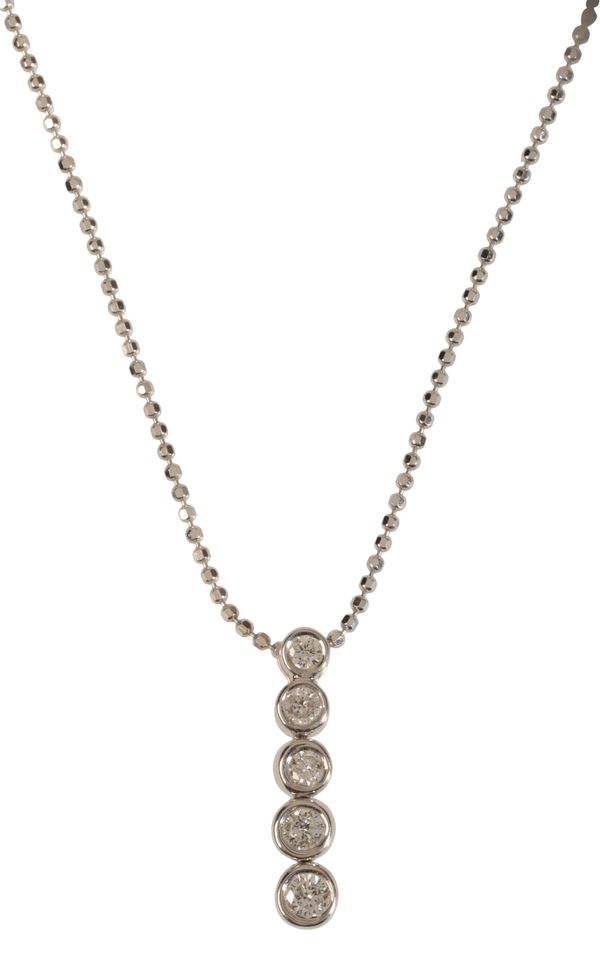 A DIAMOND PENDANT NECKLACE