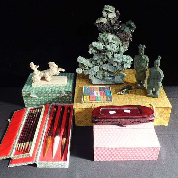 A QUANTITY OF CHINESE SOUVENIR ITEMS