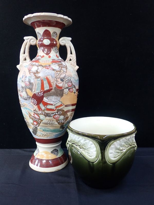 A LARGE JAPANESE SATSUMA TYPE VASE