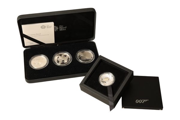 ROYAL MINT  2020 "JAMES BOND" 1OZ THREE COIN SET