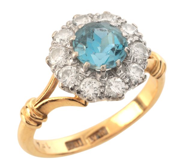 AN AQUAMARINE AND DIAMOND CLUSTER RING