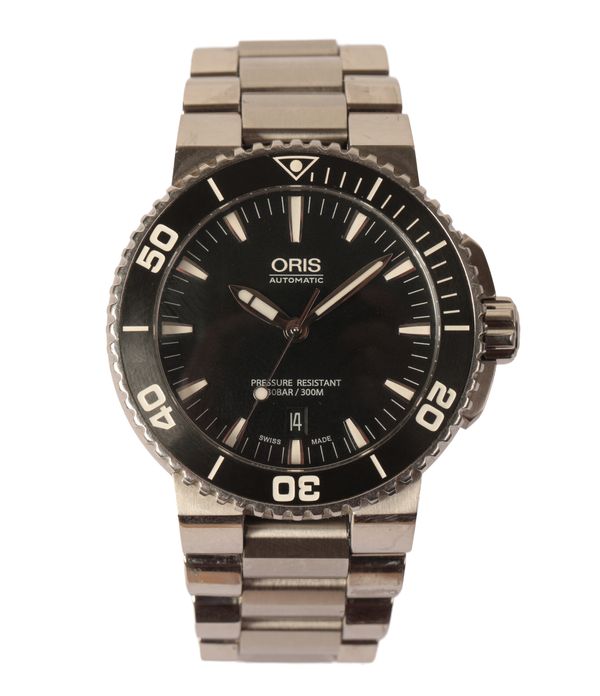 ORIS: A GENTLEMAN'S STAINLESS STEEL BRACELET WATCH