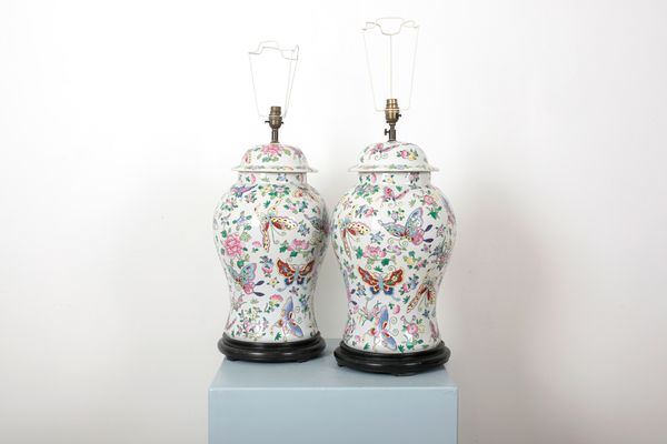 A PAIR OF FAMILLE ROSE STYLE GINGER JAR LAMPS