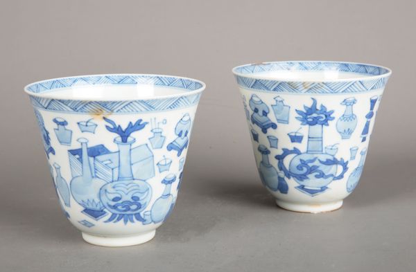 A PAIR OF CHINESE PORCELAIN BLUE AND WHITE CUPS