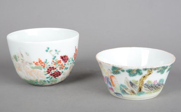 A CHINESE PORCELAIN FAMILLE ROSE TEABOWL