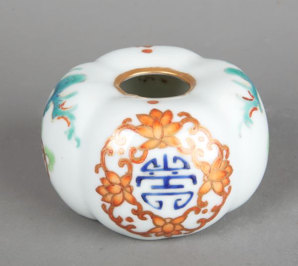 A CHINESE PORCELAIN BRUSH POT