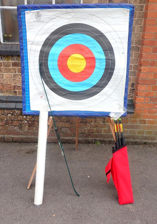 AN ARCHERY SET WITH WOVEN STRAW TARGET