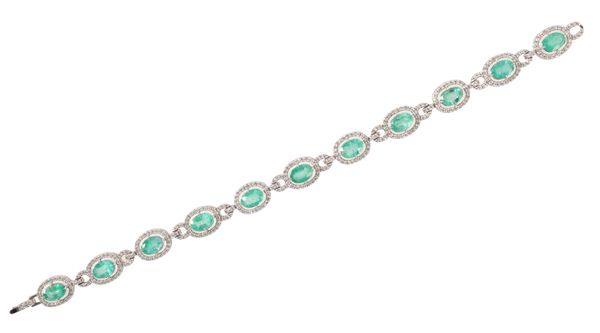 AN EMERALD AND DIAMOND BRACELET