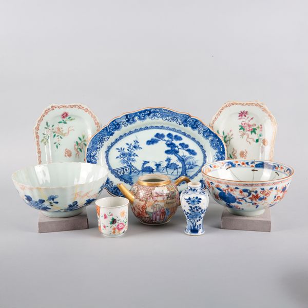 A COLLECTION OF CHINESE EXPORT PORCELAIN